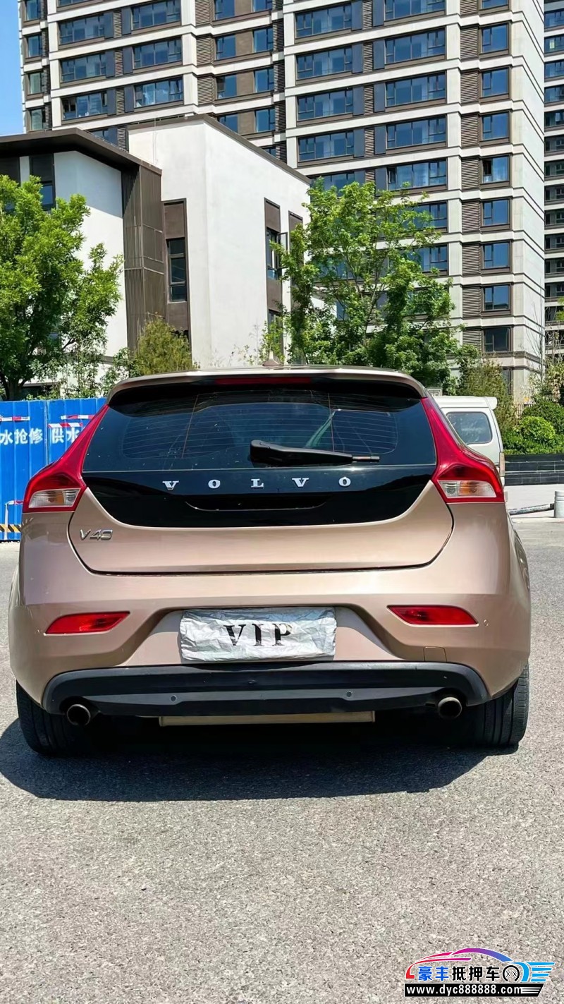 16年沃尔沃V40轿车抵押车出售