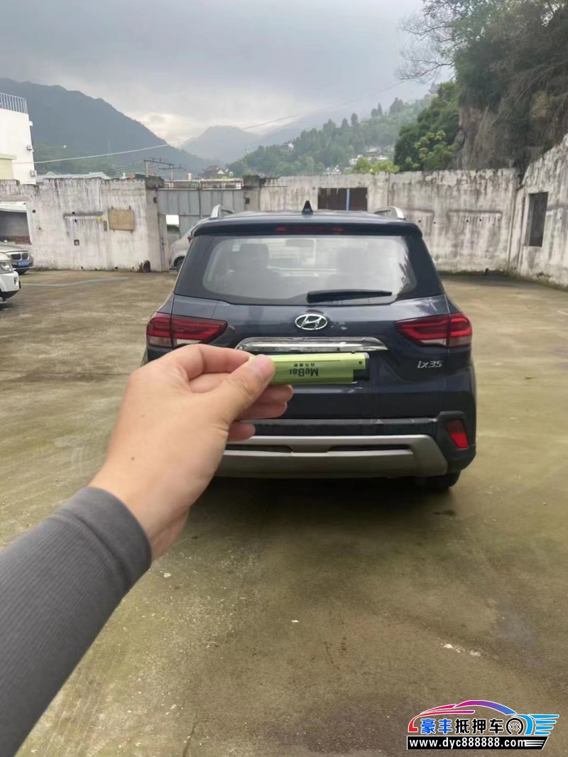 19年现代ix35轿车抵押车出售