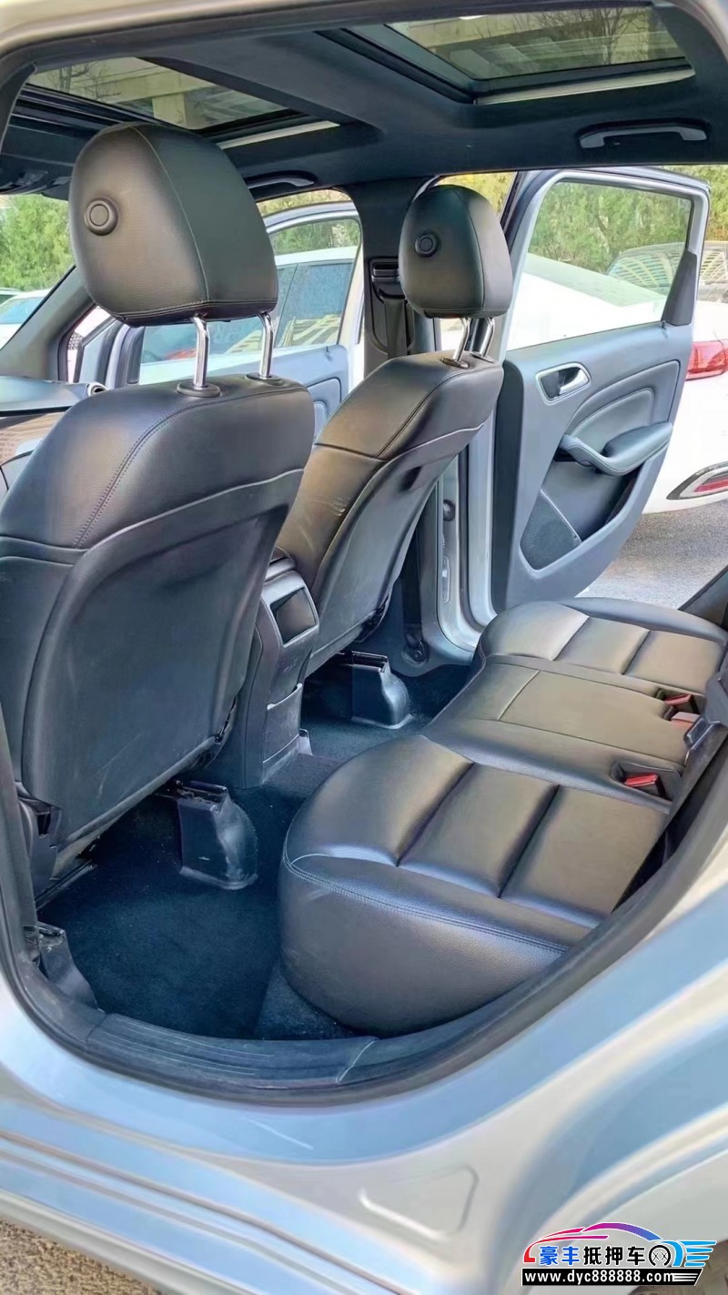 13年奔驰B级轿车抵押车出售