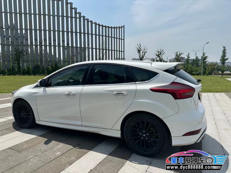 17年福特福克斯轿车抵押车出售