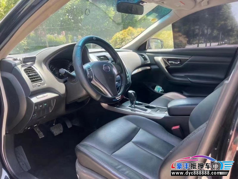 15年日产天籁轿车抵押车出售