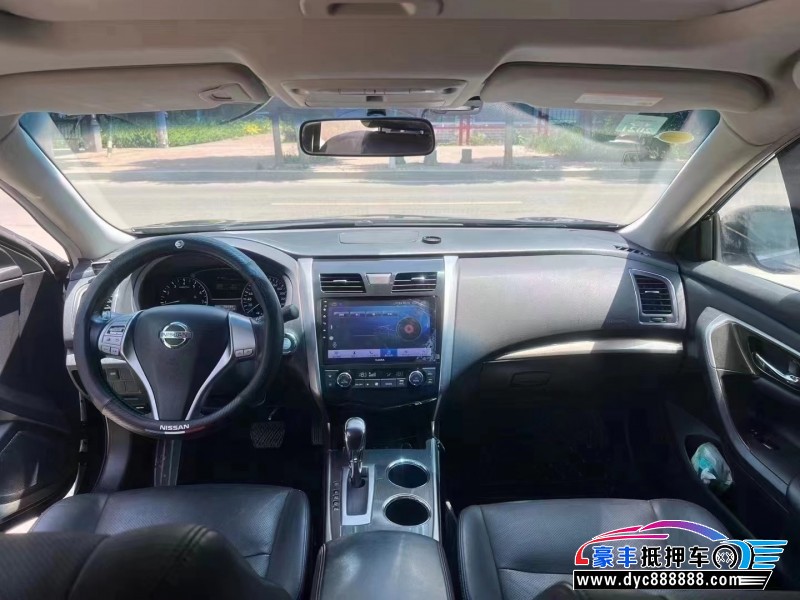 15年日产天籁轿车抵押车出售