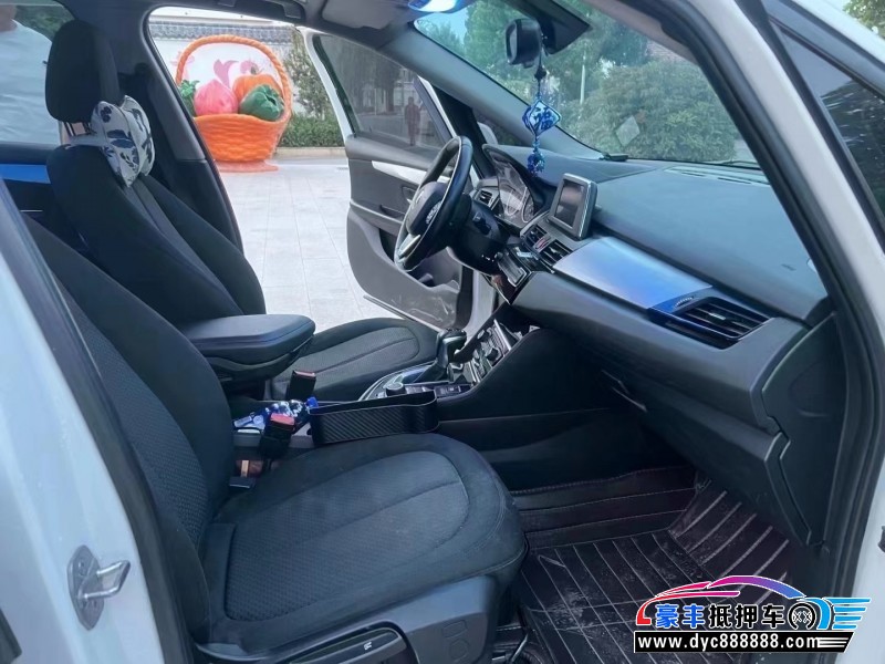 16年宝马2系轿车抵押车出售