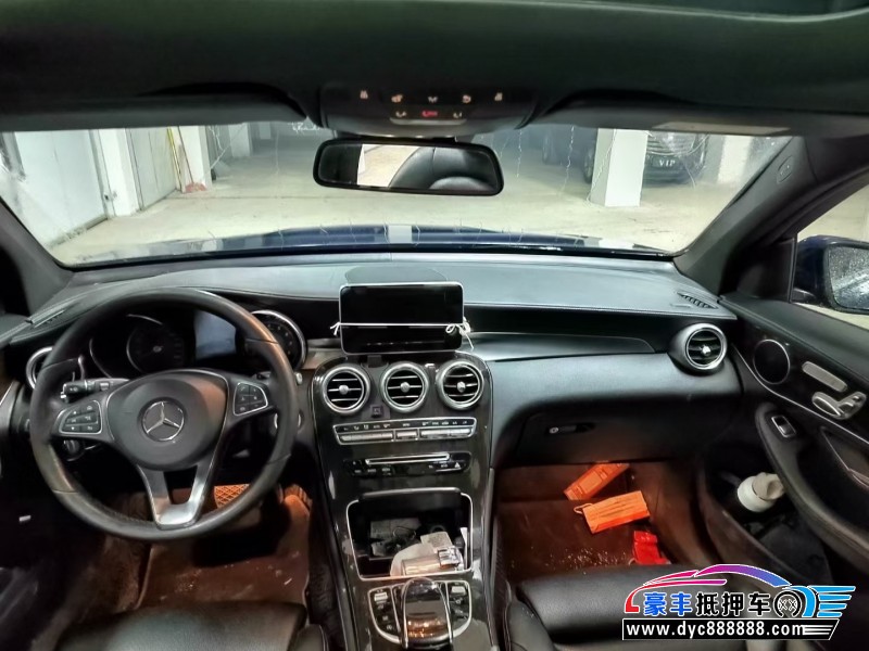 17年奔驰GLC轿车抵押车出售