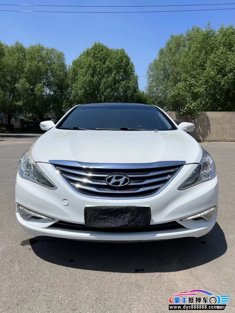 13年现代索纳塔轿车抵押车出售