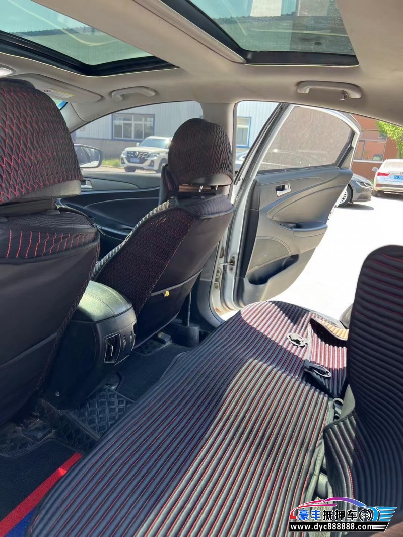 13年现代索纳塔轿车抵押车出售