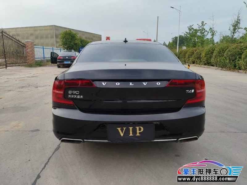 17年沃尔沃S90轿车抵押车出售