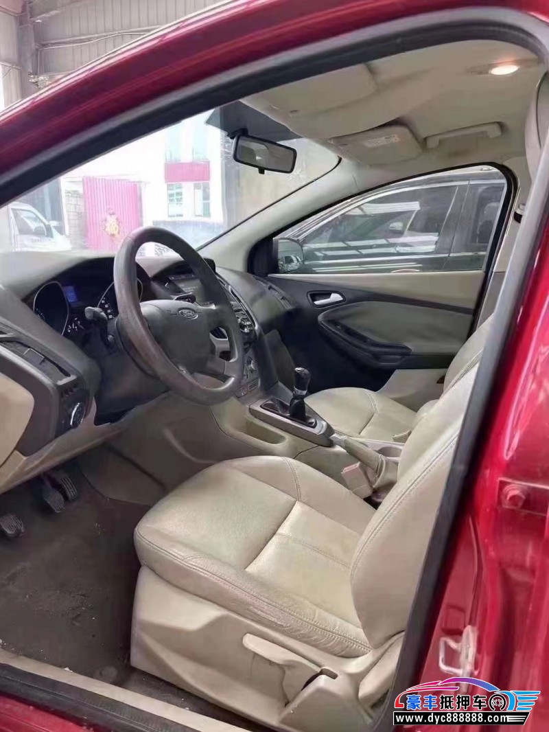 12年福特福克斯轿车抵押车出售