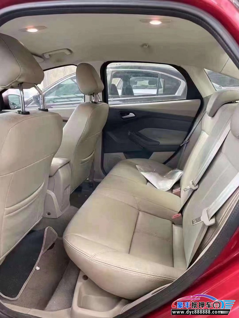 12年福特福克斯轿车抵押车出售