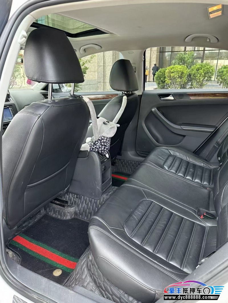 13年大众速腾轿车抵押车出售