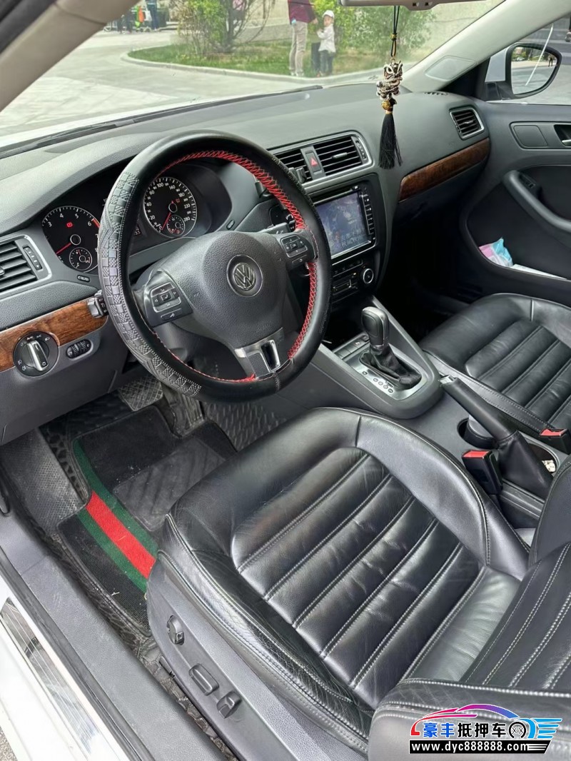 13年大众速腾轿车抵押车出售