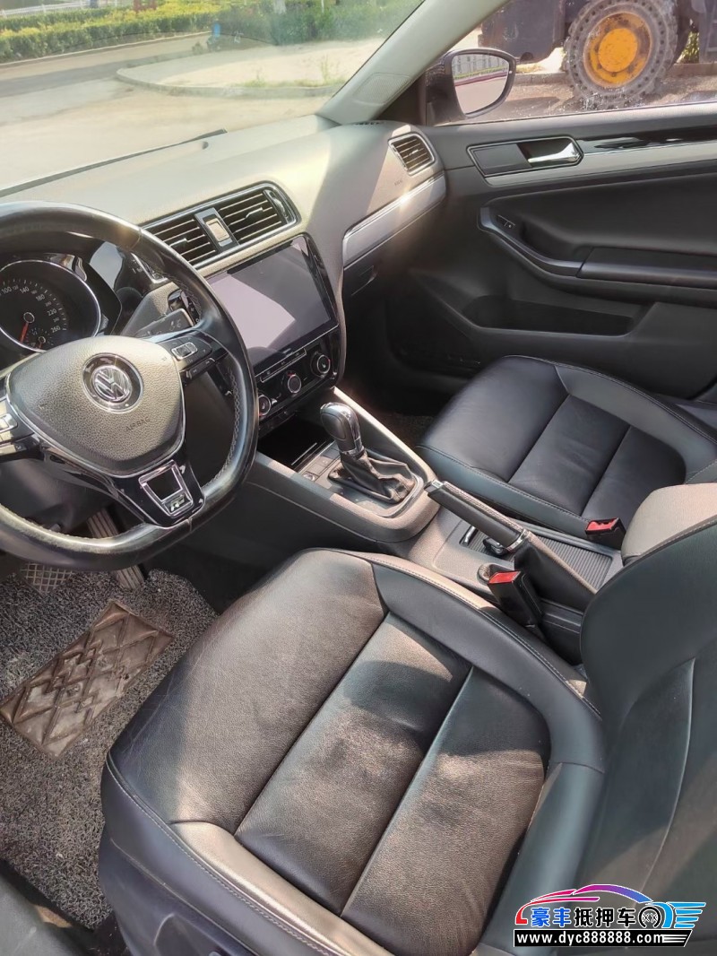 17年大众速腾轿车抵押车出售