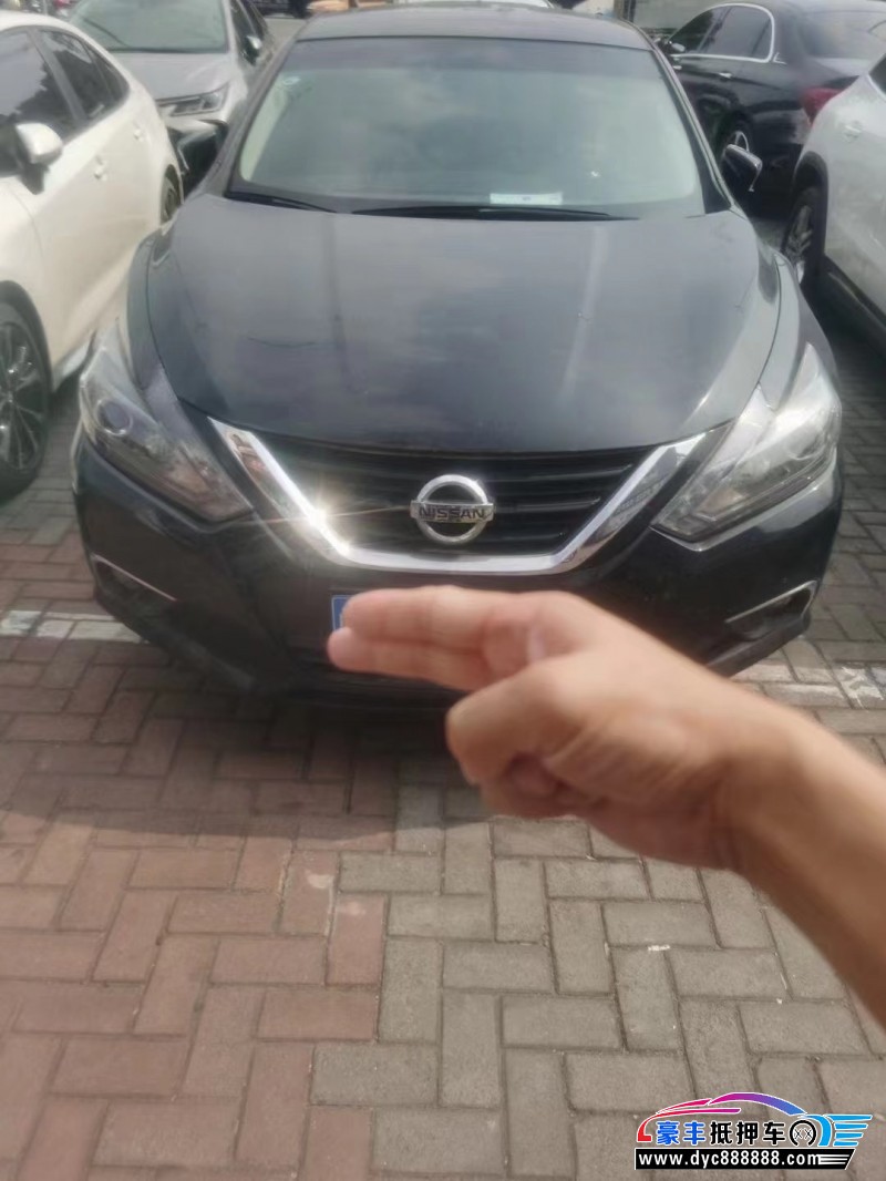 18年日产天籁轿车抵押车出售