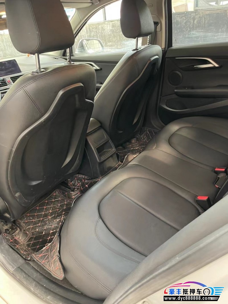 20年宝马1系轿车抵押车出售