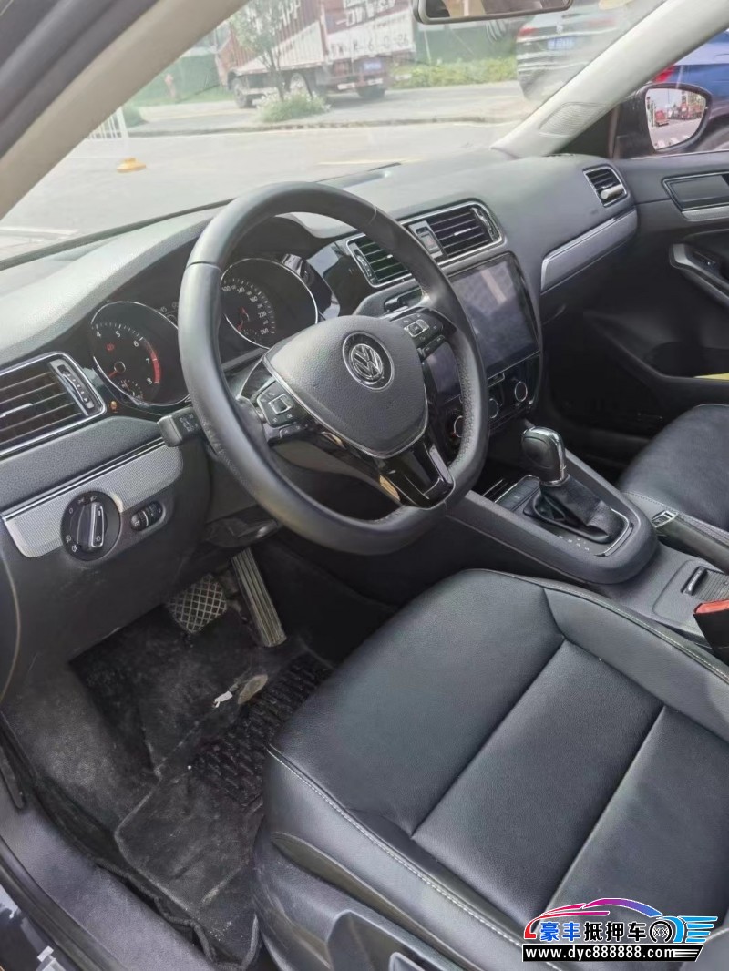 18年大众速腾轿车抵押车出售