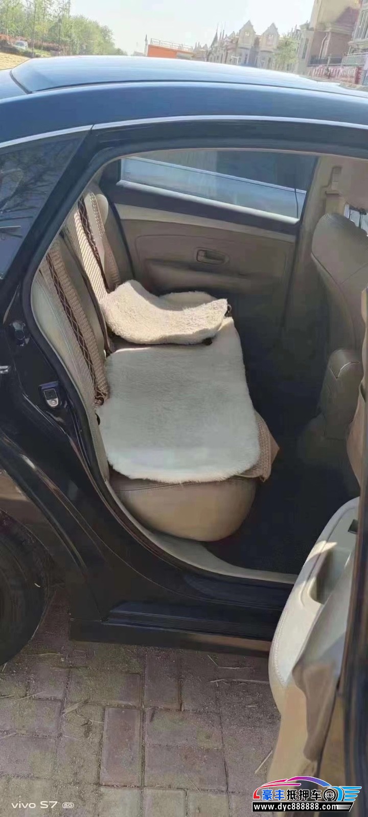 16年日产轩逸轿车抵押车出售