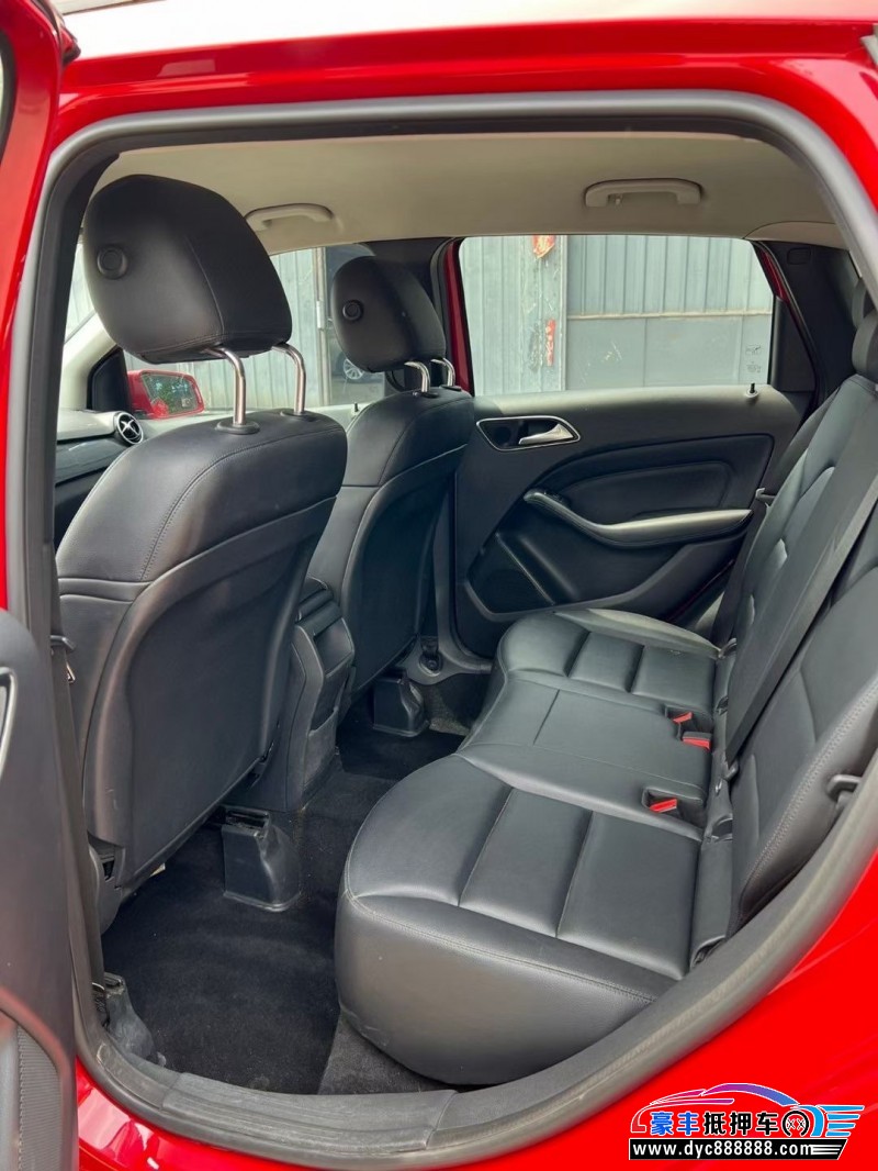 14年奔驰B轿车抵押车出售