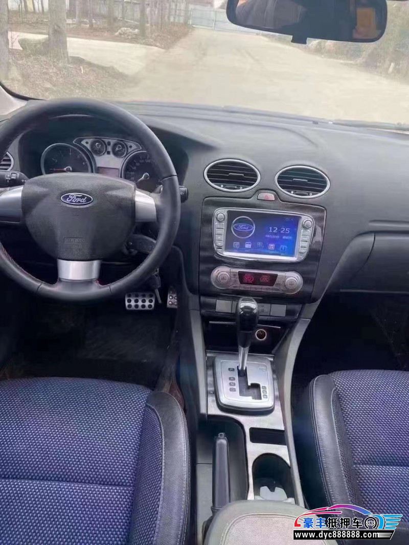 15年福特福克斯轿车抵押车出售