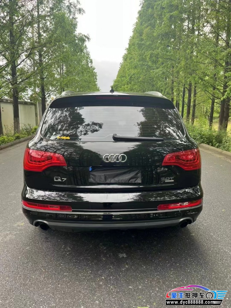 12年奥迪Q7轿车抵押车出售