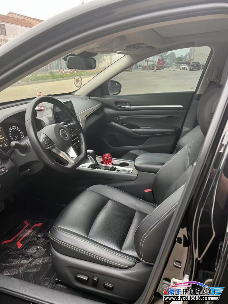 22年日产天籁轿车抵押车出售