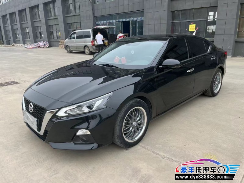 22年日产天籁轿车抵押车出售