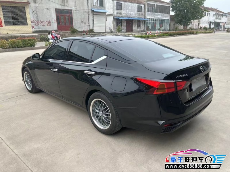 22年日产天籁轿车抵押车出售