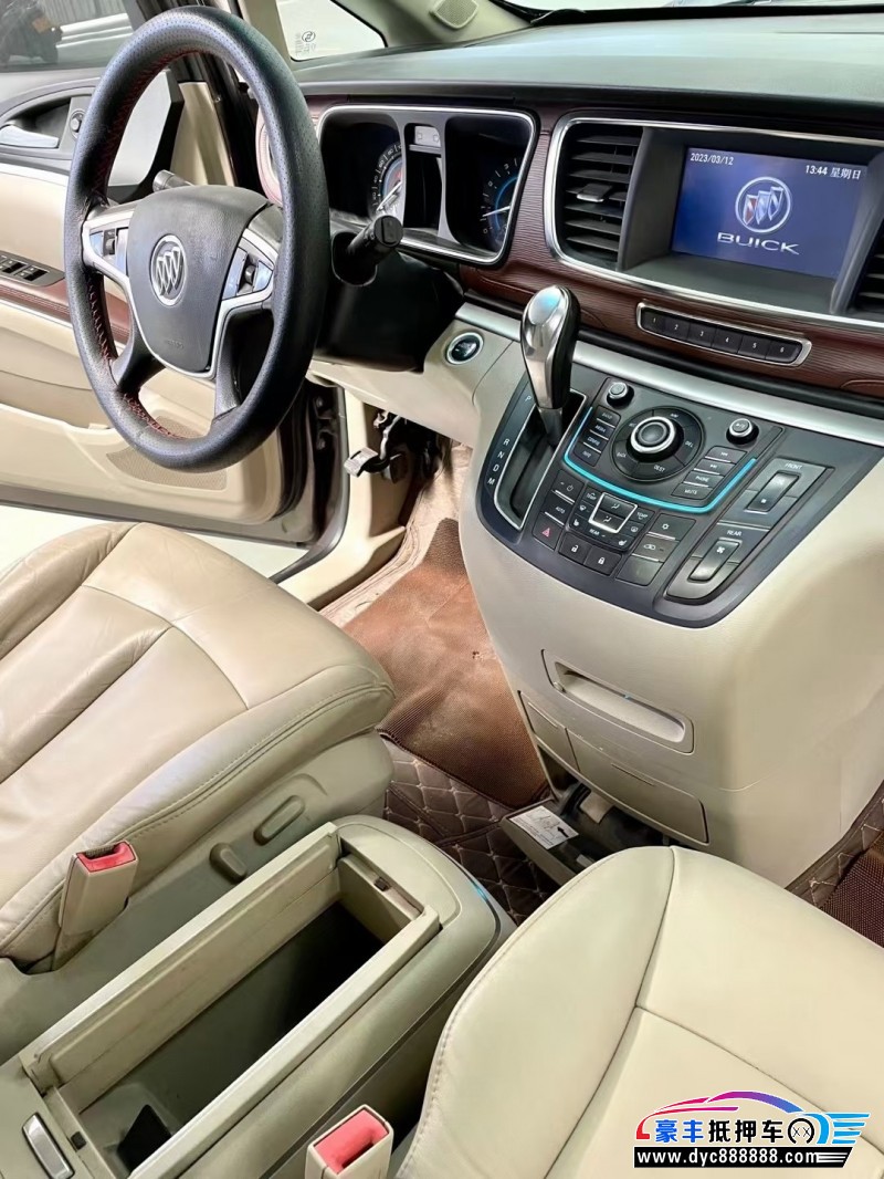 15年别克GL8轿车抵押车出售