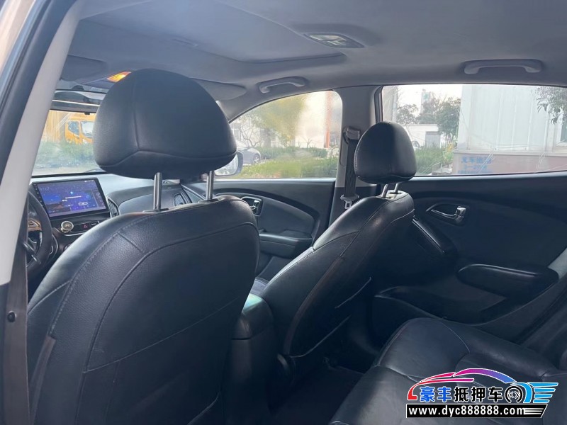 13年现代ix35轿车抵押车出售