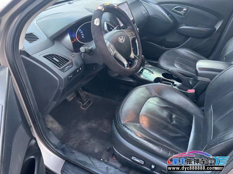 13年现代ix35轿车抵押车出售