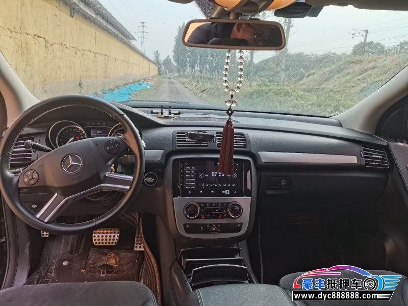 17年奔驰R级轿车抵押车出售