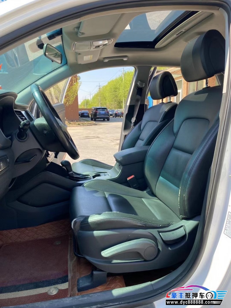 16年现代途胜轿车抵押车出售