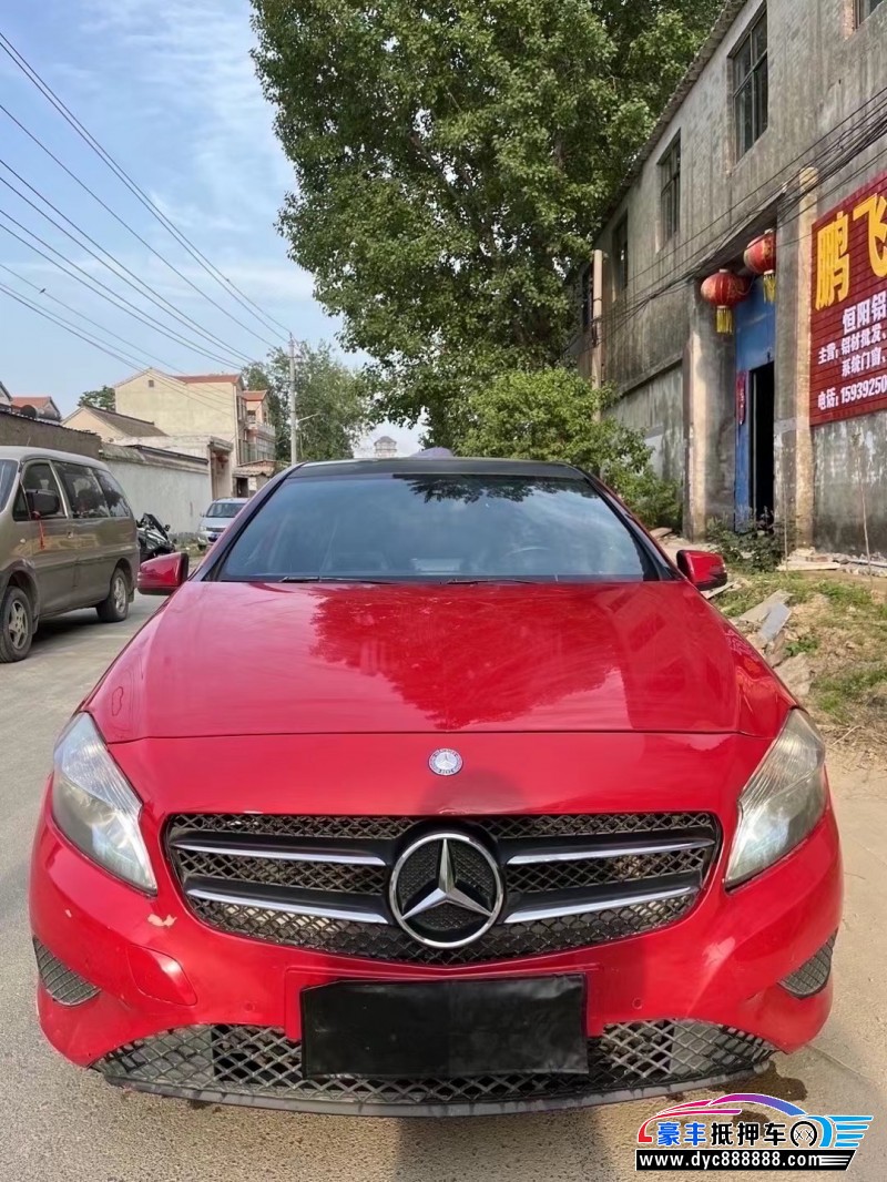 14年奔驰A轿车抵押车出售