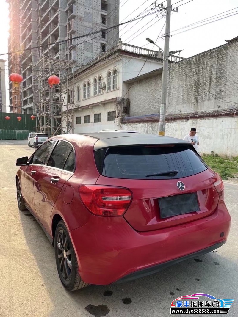 14年奔驰A轿车抵押车出售