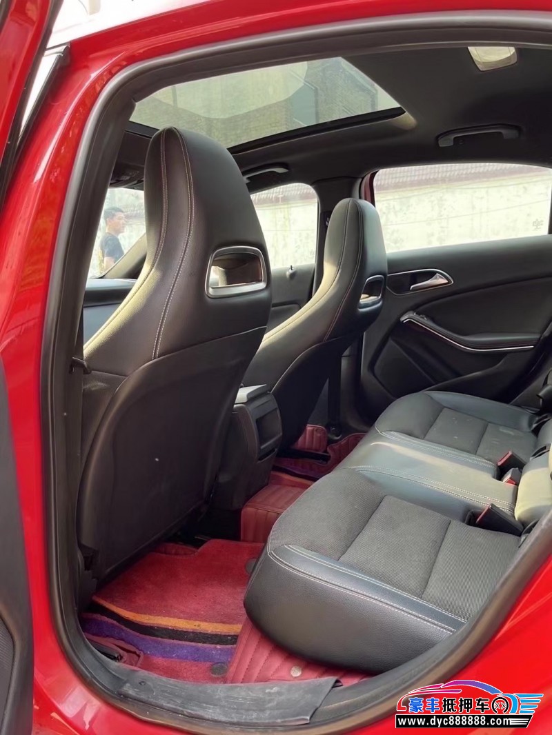 14年奔驰A轿车抵押车出售