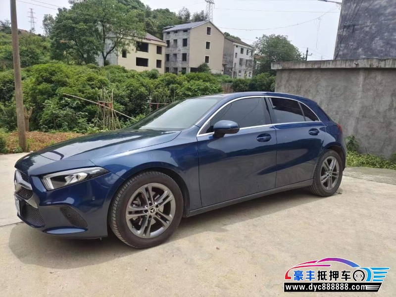 19年奔驰A轿车抵押车出售