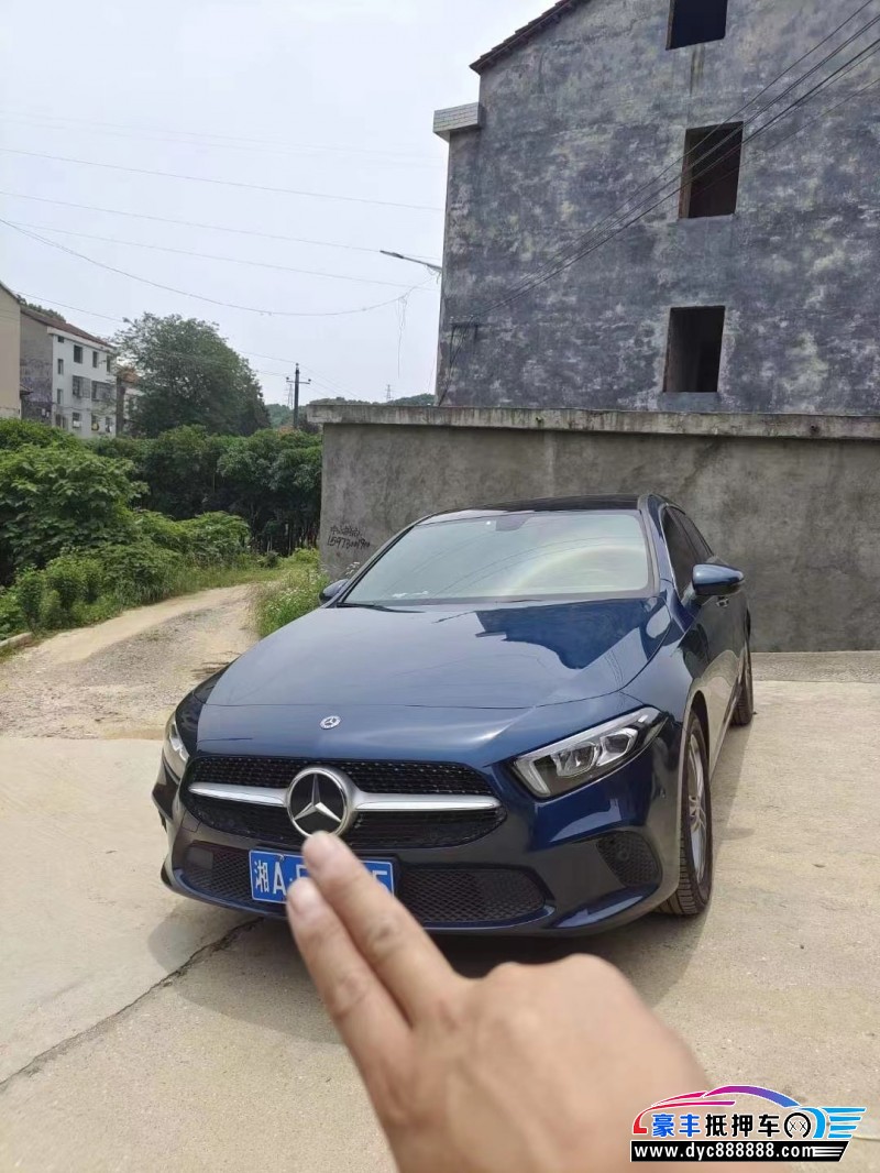 19年奔驰A轿车抵押车出售