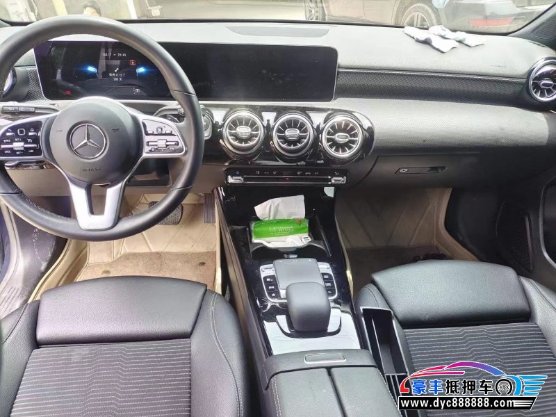 19年奔驰A轿车抵押车出售