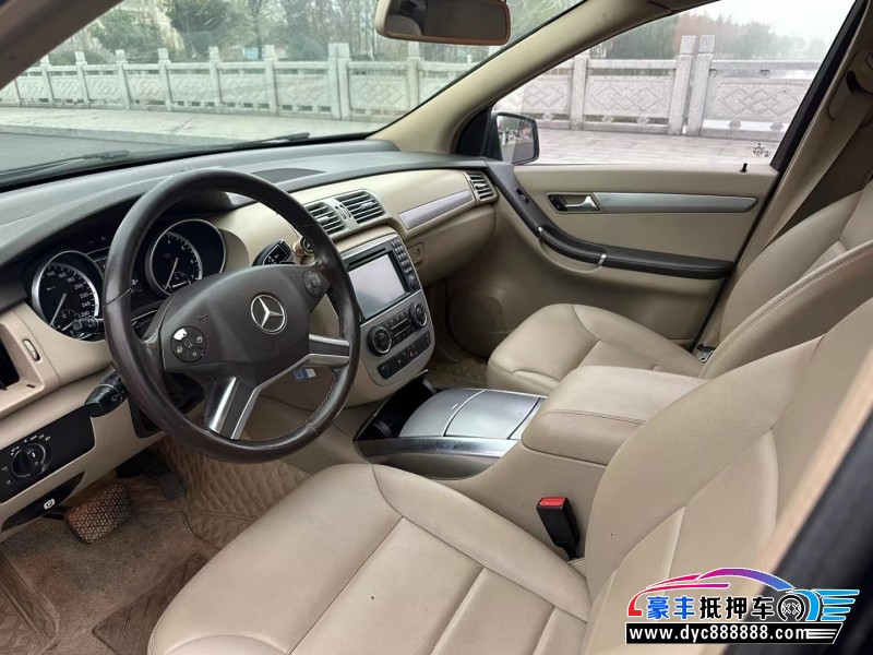 13年奔驰R级轿车抵押车出售