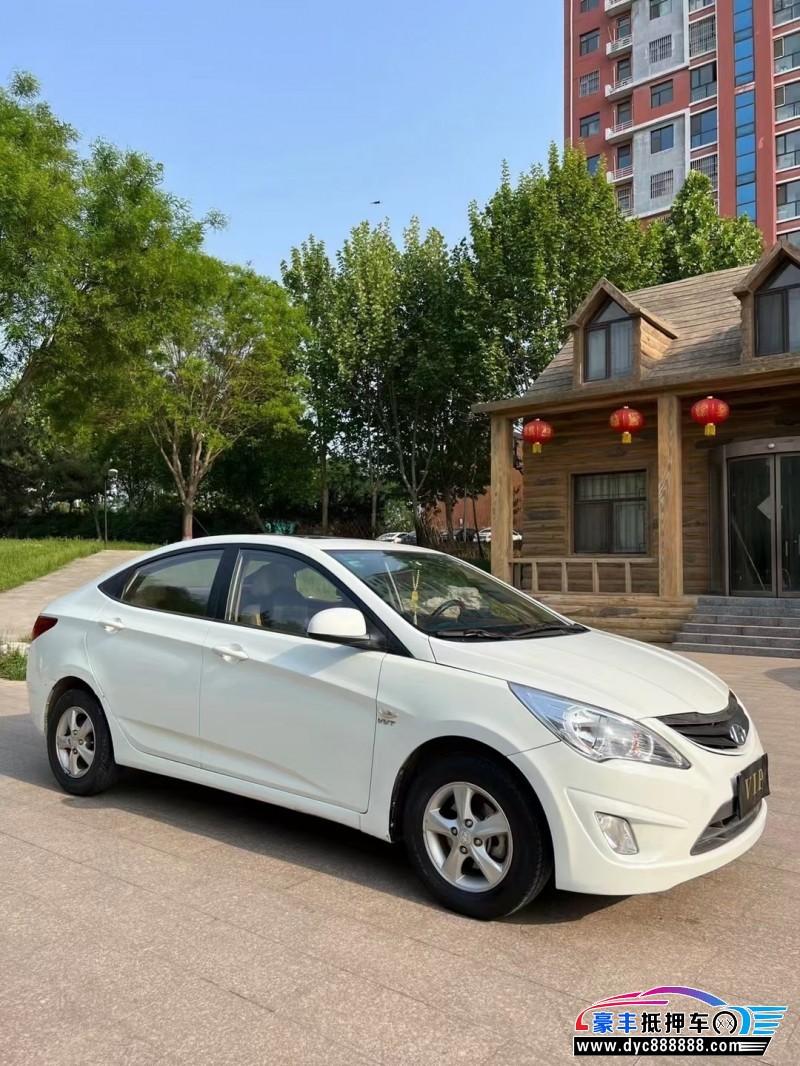 13年现代瑞纳轿车抵押车出售