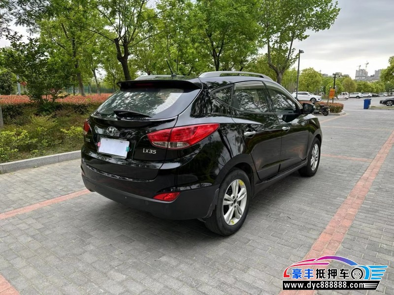 13年现代ix35轿车抵押车出售