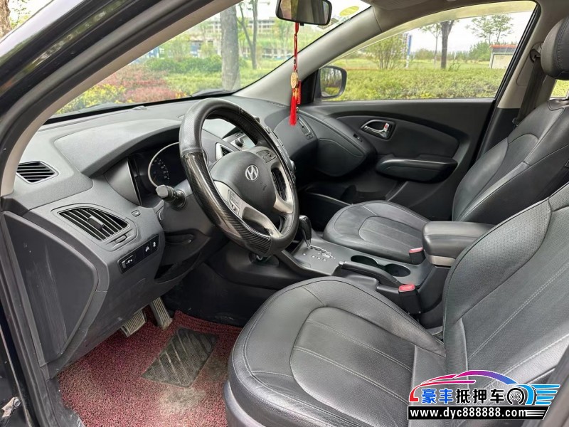 13年现代ix35轿车抵押车出售