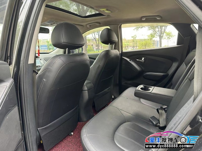 13年现代ix35轿车抵押车出售