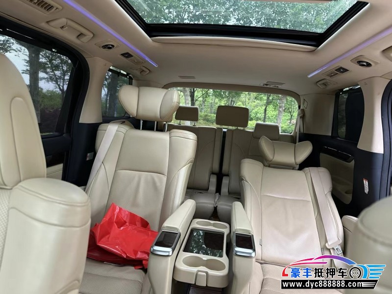 20年丰田埃尔法轿车抵押车出售