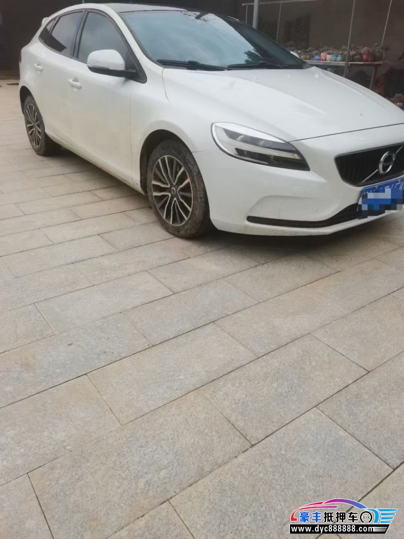 18年沃尔沃V40轿车抵押车出售