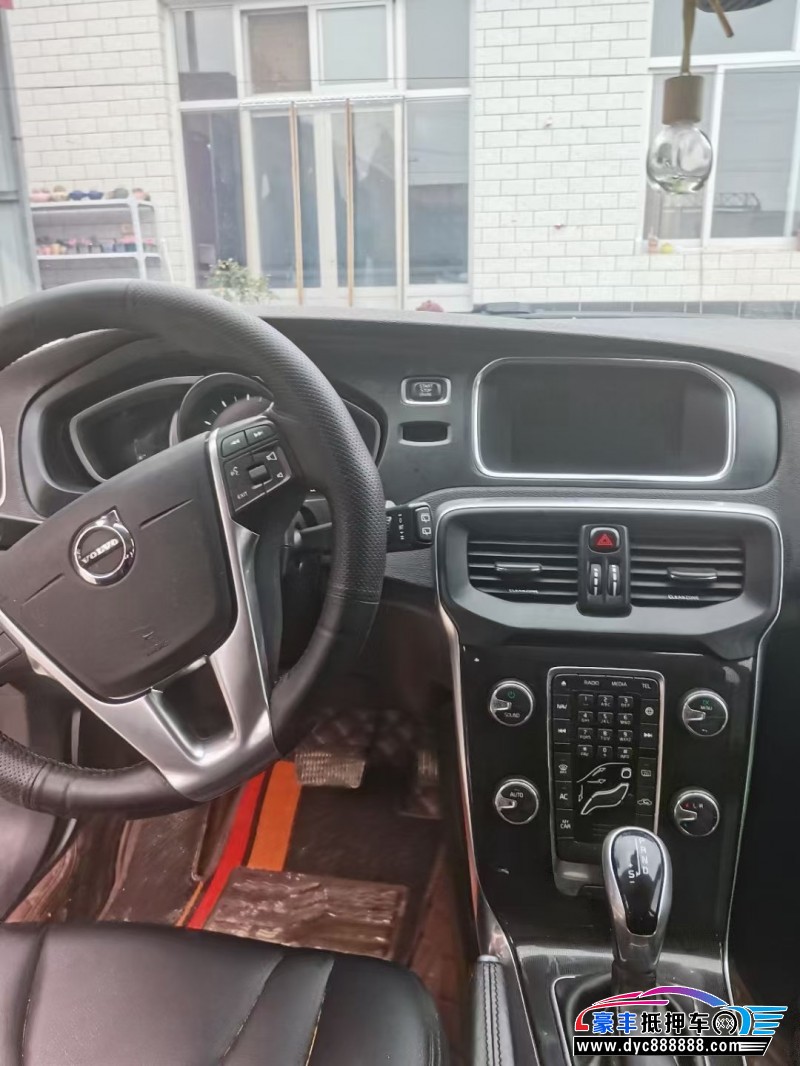 18年沃尔沃V40轿车抵押车出售