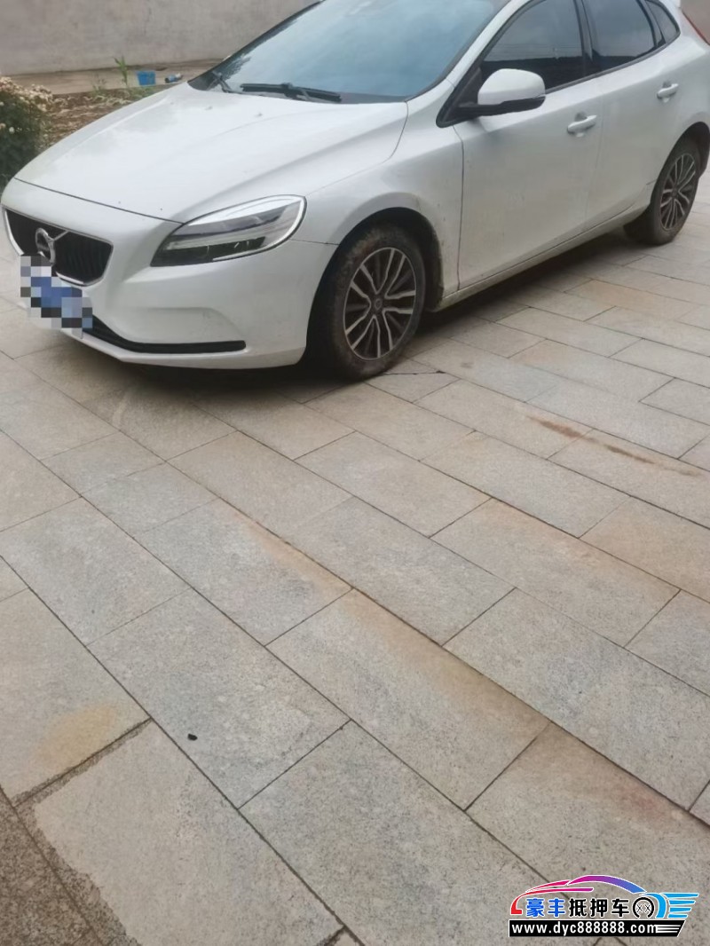 18年沃尔沃V40轿车抵押车出售