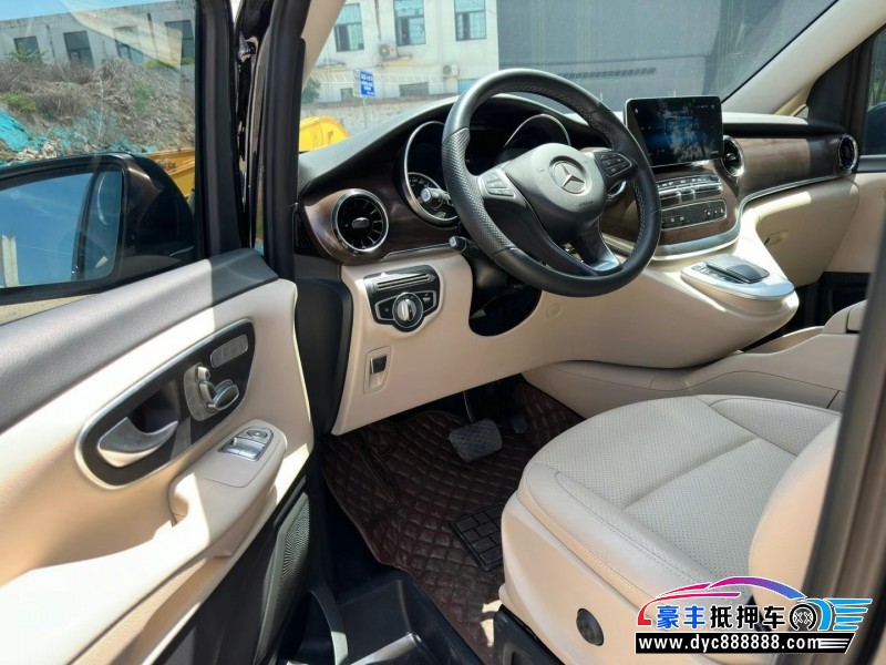 21年奔驰V级轿车抵押车出售