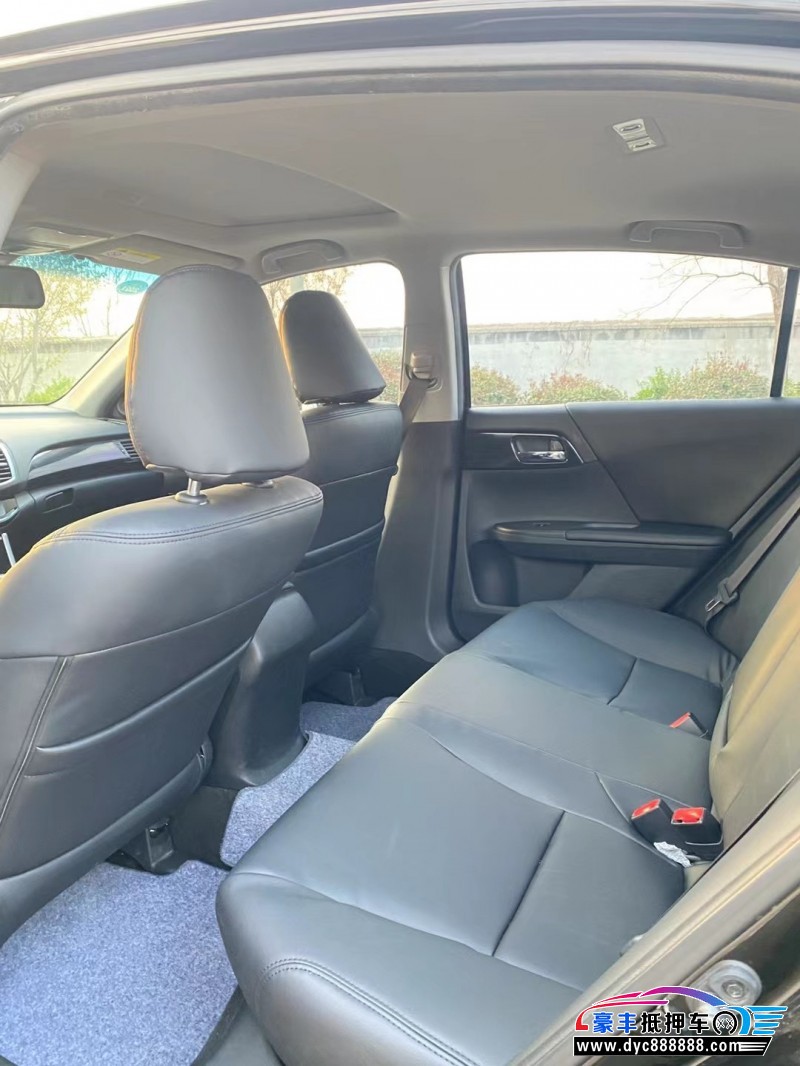 16年本田雅阁轿车抵押车出售