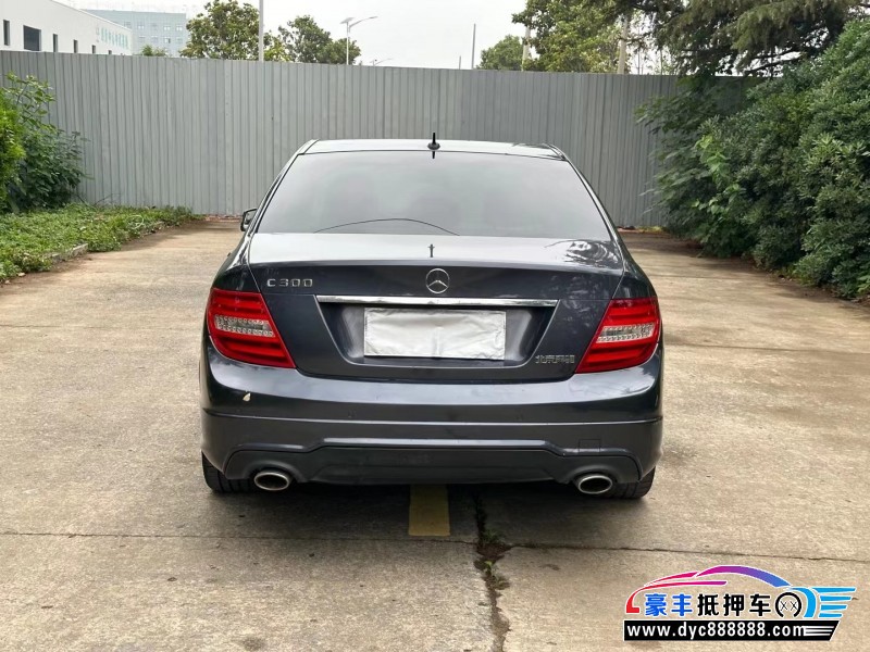 14年奔驰C级轿车抵押车出售