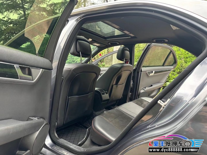 14年奔驰C级轿车抵押车出售